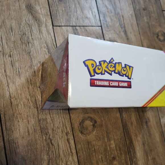 White Pokemon TCG Fall 2021 Collector Chest and Level Poke Ball & Collectors Tin - Picture 4 of 7